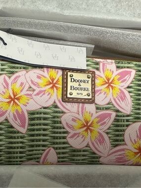NWT Dooney & Bourke Plumeria Folded Zip Wristlet Wallet in Green
